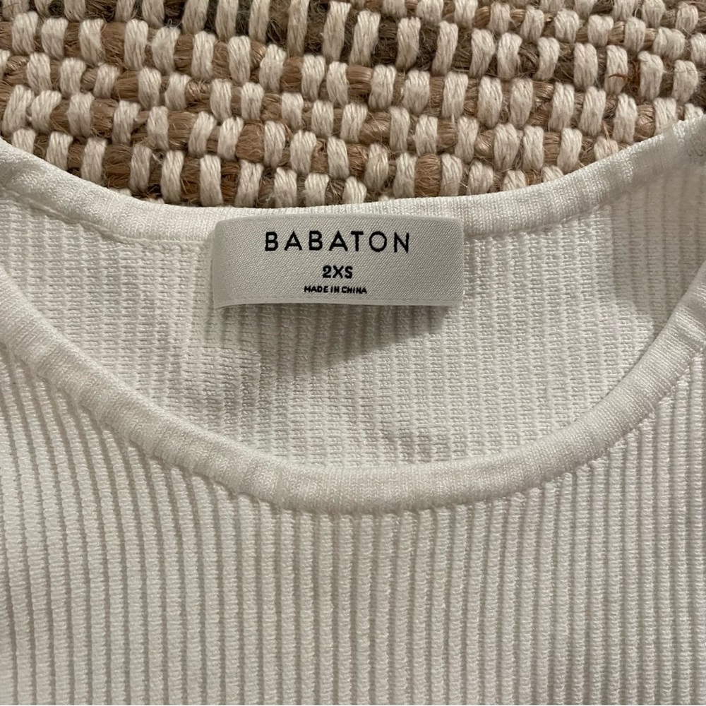 SOLD Aritzia Babaton Sculpt Knit  Racer Tank Top Cropped - Picture 4 of 6